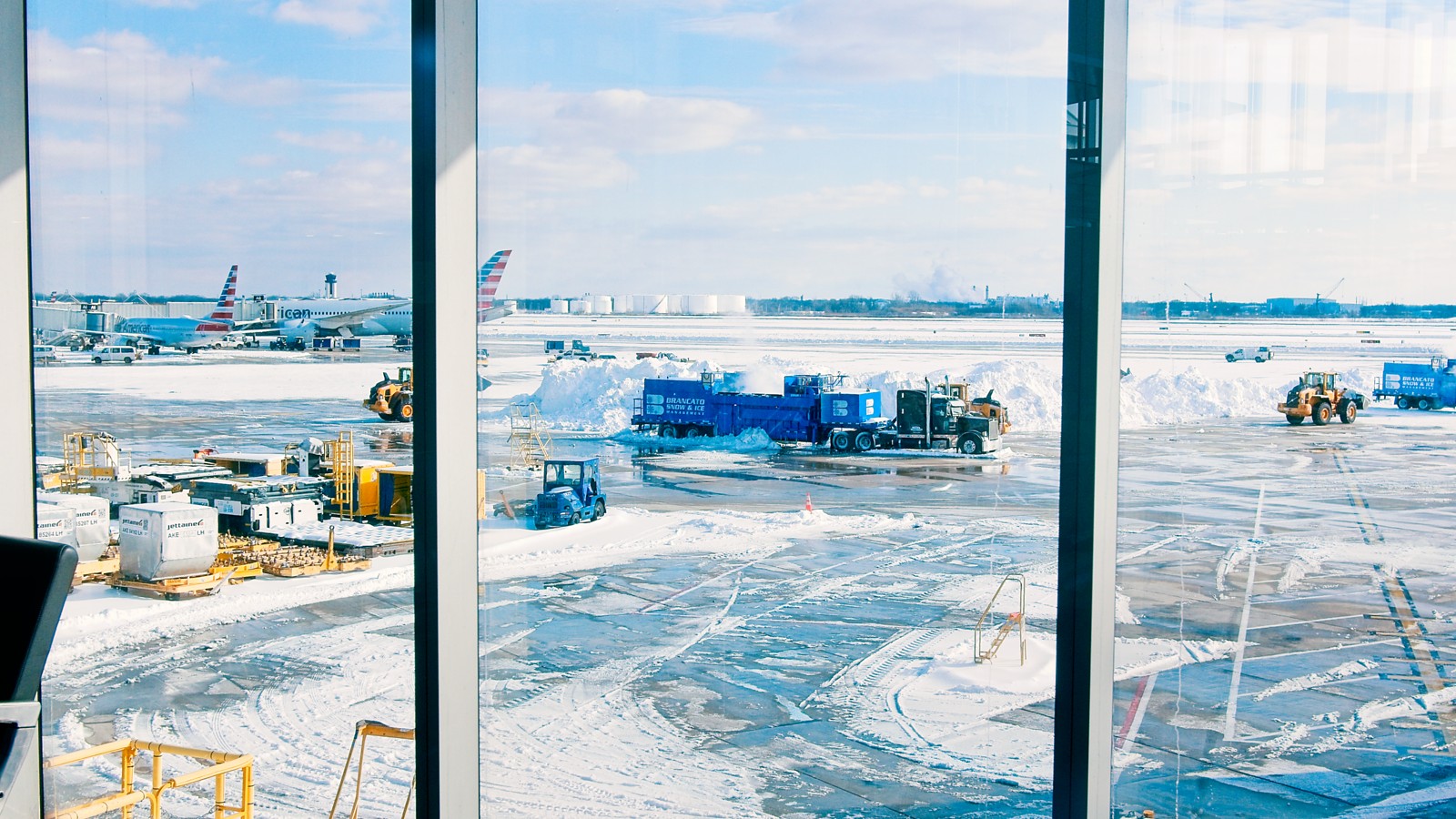 Landing in Philadelphia airport with talk of snow, I didn't appreciate quite how much snow there would be. The snow melting truck was a new and surprising discovery for me!
